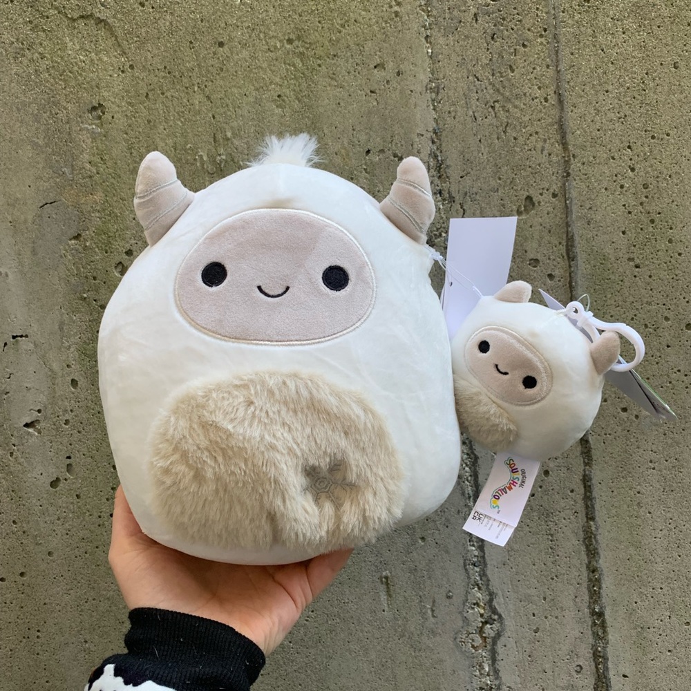 amleth yeti christmas squishmallow 8 inch clip duo